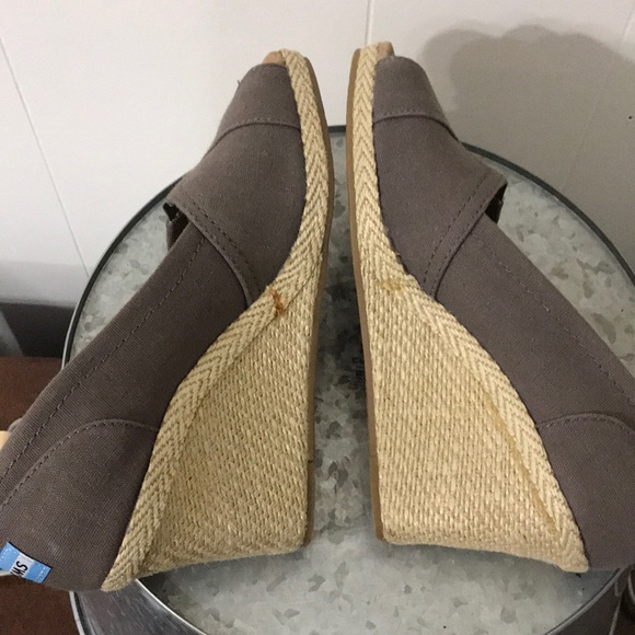 TOMS Open Toe Wedges - Picture 5 of 7